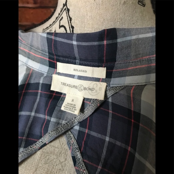 Women’s Plaid Shirt/ Back Cut-Out - Picture 5 of 6